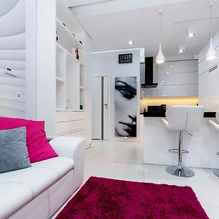 Rentyear White Lejlighed